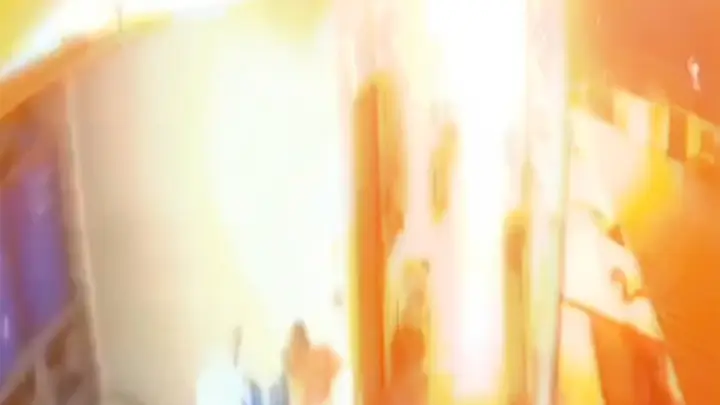 นาทีระทึก พลุระเบิดสนั่นหอพัก คนทำเจ็บสาหัส เมียผู้ก่อเหตุรับผัวทำเตรียมปีใหม่