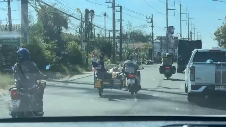 ชาวบ้านสุรินทร์แห่ออกจาก "ศูนย์พักพิง" มุ่งหน้ากลับบ้าน