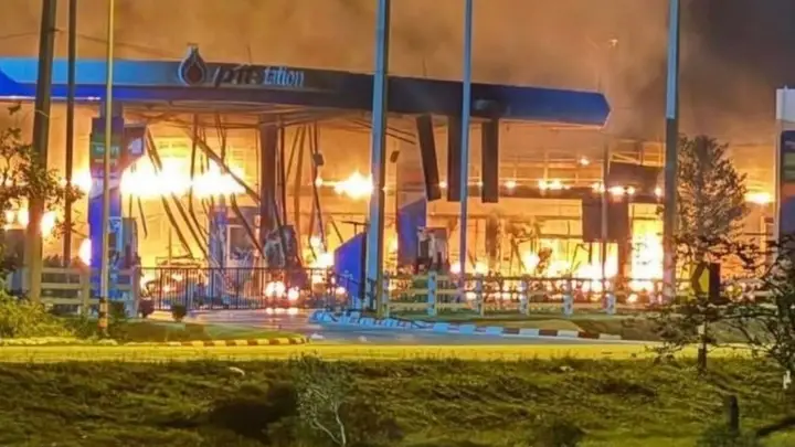 ลอบวางระเบิดปั๊มน้ำมัน 11 แห่ง 3 จังหวัดชายแดนใต้ นราธิวาส ยะลา ปัตตานี