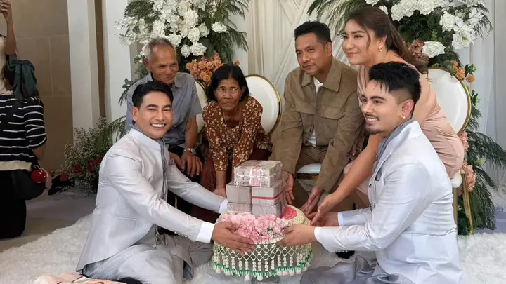 ฉลองรัก 11 ปี! คู่รักทุ่มสินสอด 28.9 ล้าน ทอง 100 บาท ควบขึ้นบ้านใหม่ราคา 35 ล้าน