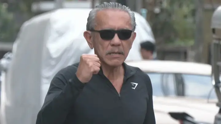 "ชูวิทย์" ชูกำปั้นขวา ใช้สิทธิเลือกตั้ง ย่านรัชดาภิเษก ลั่น “สู้อะไร ผมไม่ใช่พรรคการเมืองแล้ว”