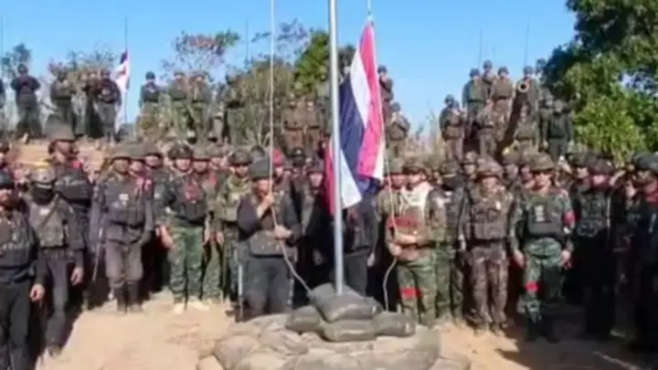 ทหารแนวหน้า ร่วมปักธงชาติไทยบน "ช่องระยี" สถาปนาอธิปไตยเหนือเนิน 284