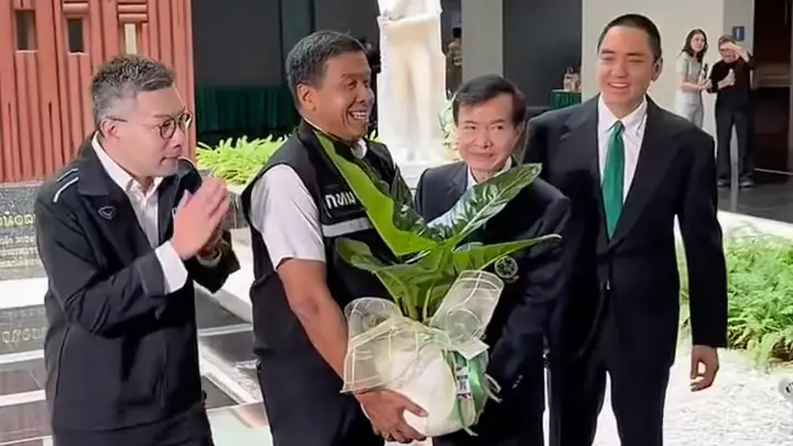 ผู้ว่าฯ ชัชชาติ ร่วมแสดงความยินดี ครบรอบ 76 ปี ไทยรัฐ ขอให้อยู่คู่กับคนไทยตลอดไป พร้อมอวยพรปีใหม่ 2569