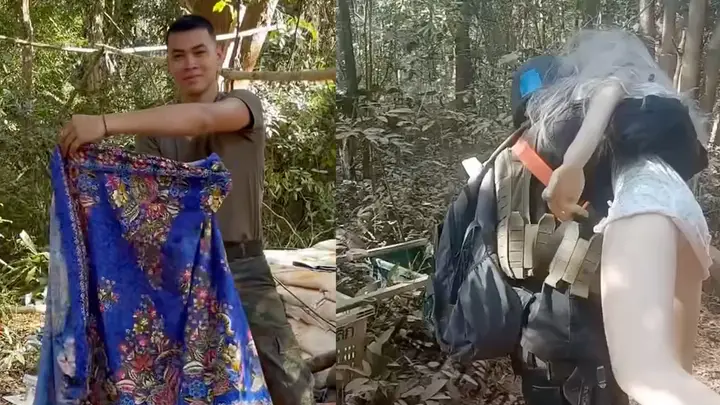 มีเงื่อนงำ? บุกบังเกอร์ทหารกัมพูชา เจอสีทาเล็บ ผ้าถุง รวมถึงตุ๊กตายาง