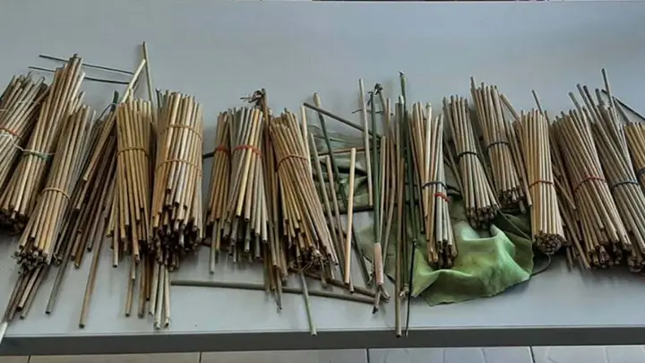 ตำรวจรวบสาวใหญ่ทำเป็นใจดี แจกยาบ้า พร้อมหลอดไม้ให้ไปเสพฟรี