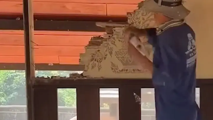 อ.เฉลิมชัย เบรกทัน รักษาการเจ้าอาวาส วัดป่าอ้อร่มเย็น อ.เมืองเชียงราย สั่งทุบงานศิลป์วัดป่าอ้อร่มเย็น