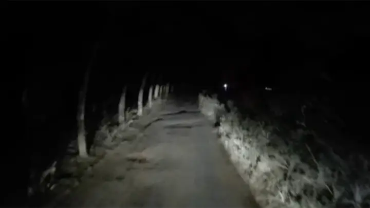 ก๊อก ก๊อก ก๊อก สุดหลอน หนุ่มขับรถคนเดียวเลียบป่า เจอเสียงเคาะรถดังสนั่นข้างหู