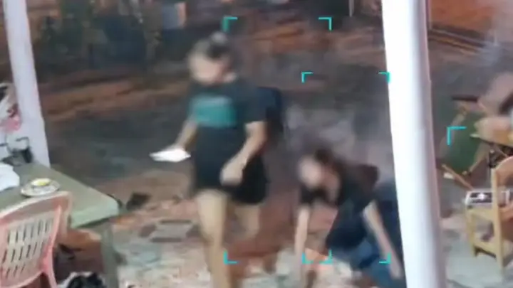 ฉลองปีใหม่กลายเป็นหนีสงคราม เมื่อพลุข้างบ้านพุ่งมาระเบิดกลางวง