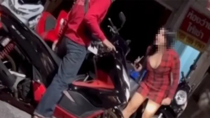 ไรเดอร์ปะทะคารมณ์เดือดลูกค้าสาว โวยขี่รถเร็ว-รถแต่งซิ่ง ก่อนจอดด่ากันลั่นข้างถนน