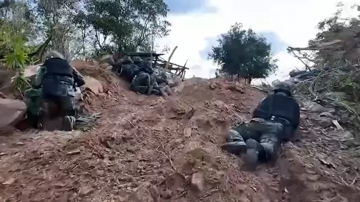 นาที "นาวิกโยธิน" ยึดคืนพื้นที่บ้านสามหลัง จ.ตราด ปักธงชาติไทยยืนยันอธิปไตย