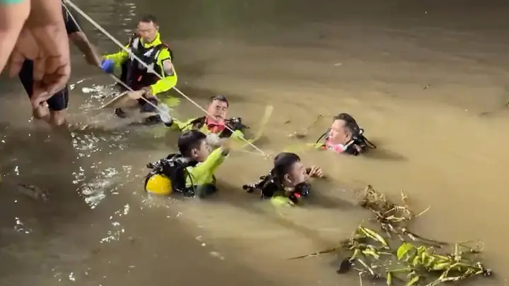 อุบัติเหตุสลด รถกระบะขนแรงงานหลงทาง เสียหลักพุ่งลงคลอง13 เสียชีวิต 3 สูญหาย 3 คน