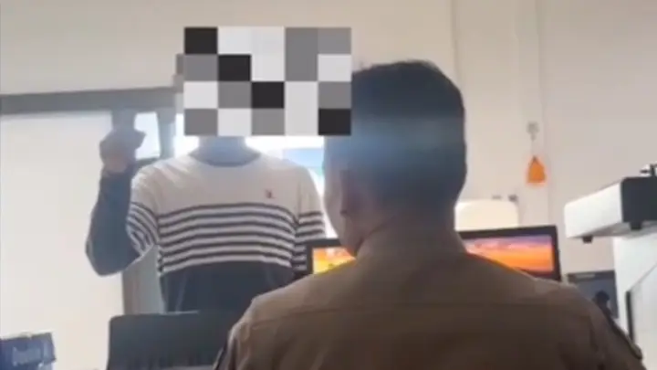 จับผมที ผมไม่อยากบ้าหนุ่ม 23 ถือยาบ้าขึ้นโรงพักหาตำรวจ บอกอยากติดคุก