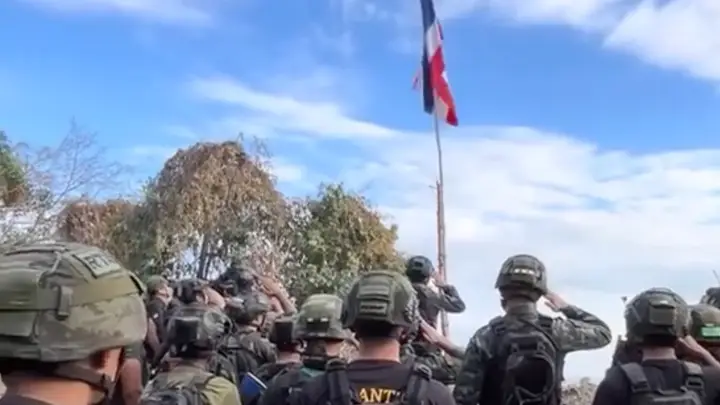 กึกก้องแดนหน้า! ทหารร้องเพลงชาติเนิน 225 ไทยนี้รักสงบ แต่ถึงรบไม่ขลาด